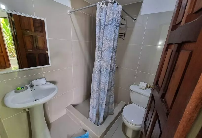 Hotelli Wide Mouth Frog