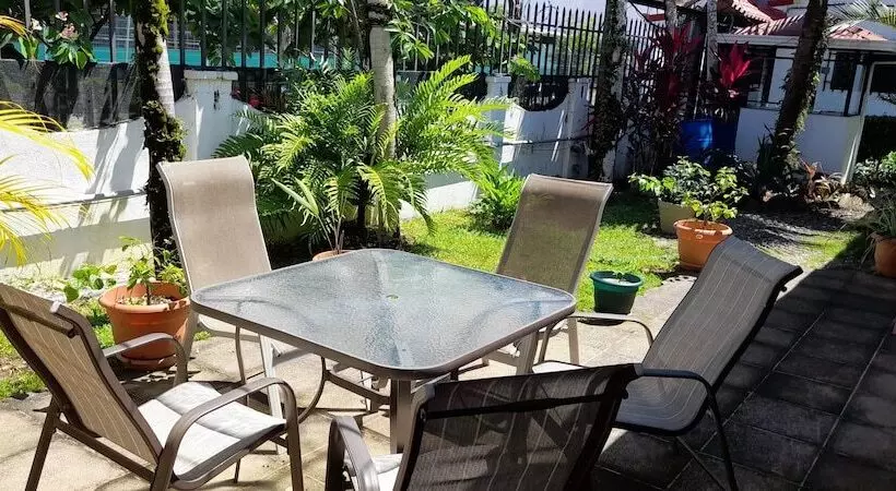 Hotelli Wide Mouth Frog