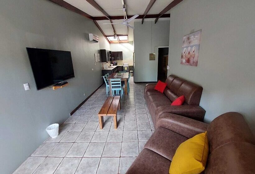 בית מלון כפרי Wide Mouth Frog