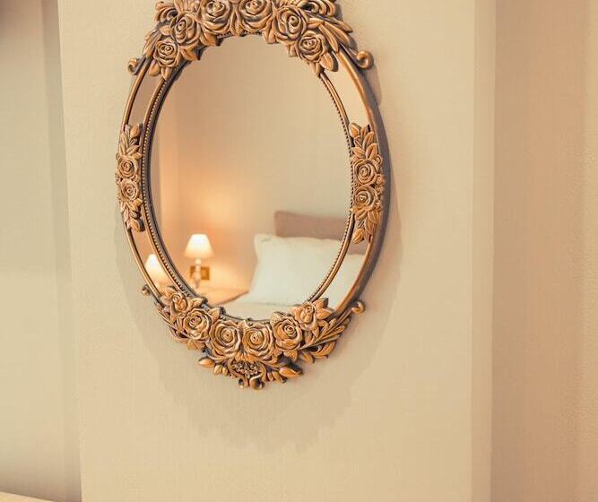 Io Luxury Pool & Hot Tub Suites