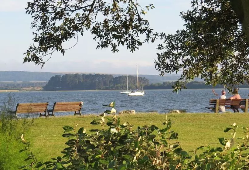 Lakeside Retreat