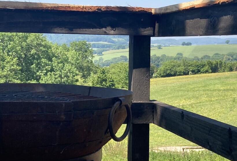 Outstandingly Situated Cosy Shepherds Hut