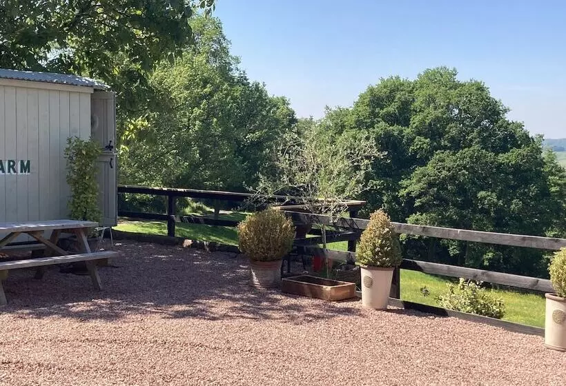 Outstandingly Situated Cosy Shepherds Hut