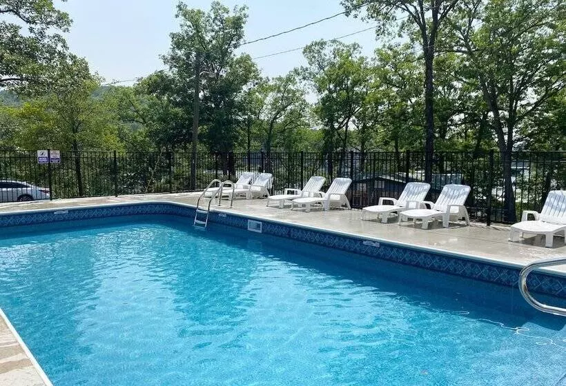 Majatalo Niangua Hills Resort