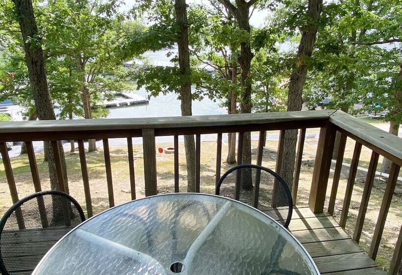 פנסיון Niangua Hills Resort