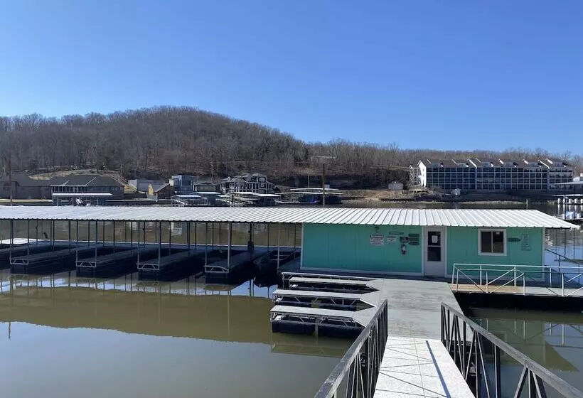 Majatalo Niangua Hills Resort