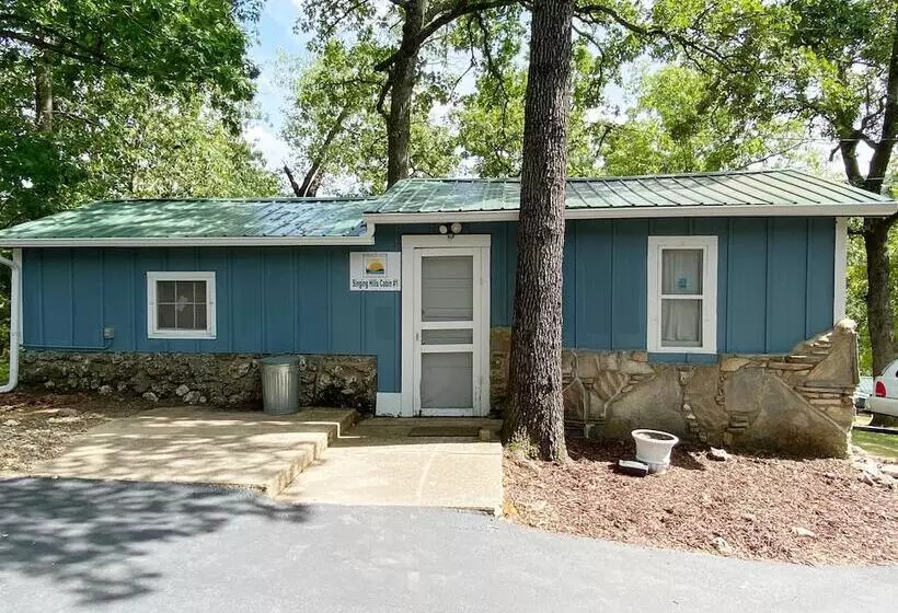 Majatalo Niangua Hills Resort