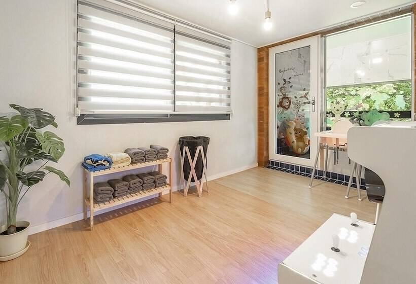 Pensiune Taean Yoyo Kids Poolvilla