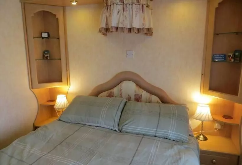 Tiny S Place