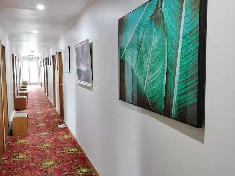 Motelli Whitehorse Inn