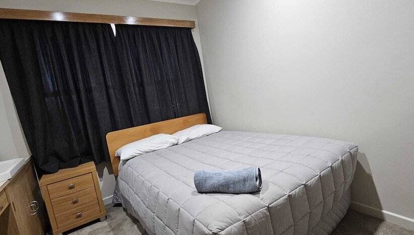 Мотель Whitehorse Inn