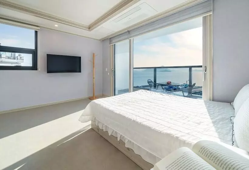 Yeosu Wayo Ocean View Pension