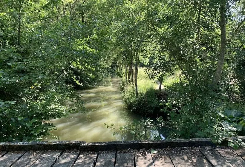 ベッドアンドブレックファースト Le Clos De La Court D Aron