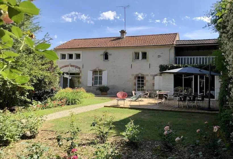 ベッドアンドブレックファースト Le Clos De La Court D Aron