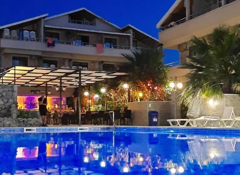 ホテル Altinkum Tatil Konakları