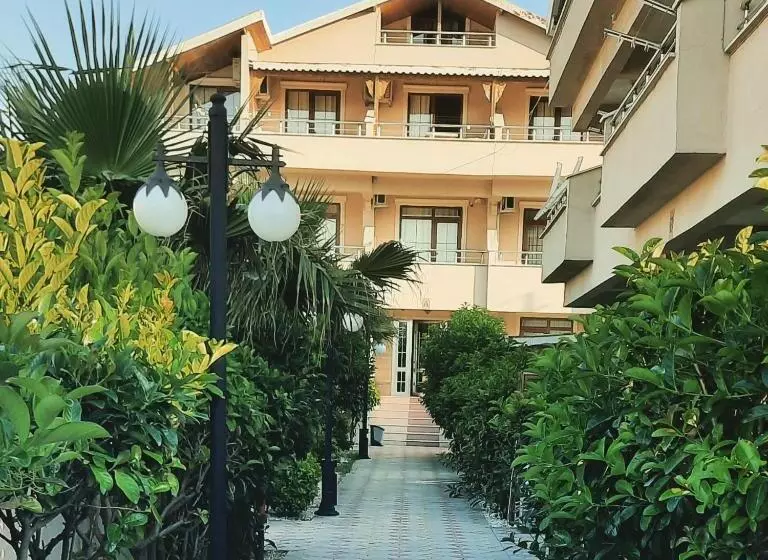 ホテル Altinkum Tatil Konakları