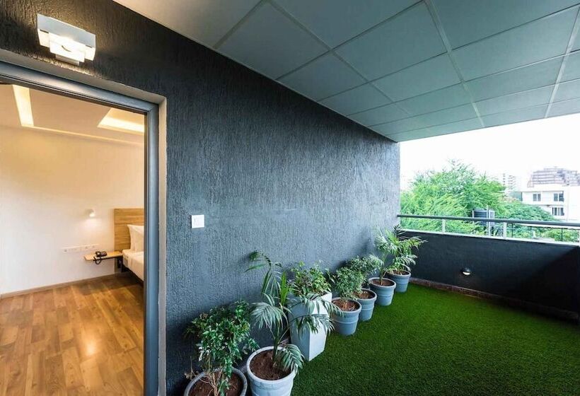 ホテル Dbr Suites