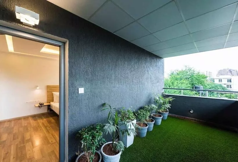 ホテル Dbr Suites