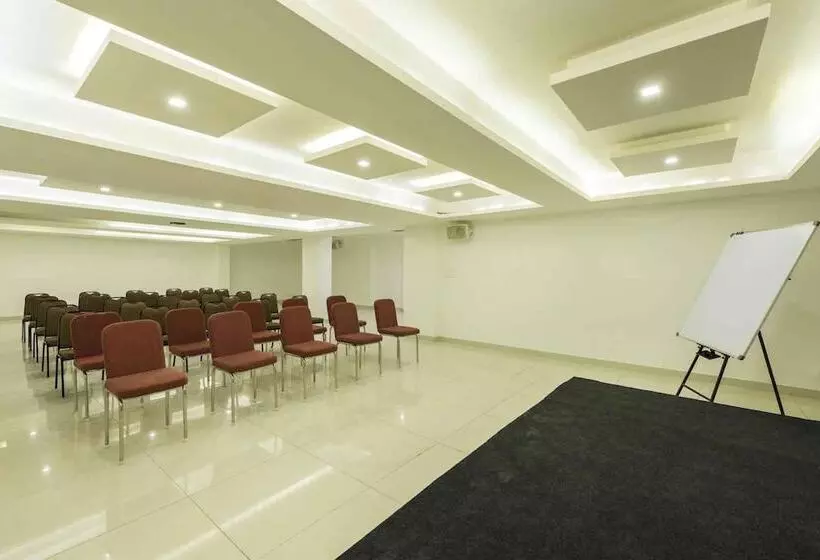 ホテル Dbr Suites