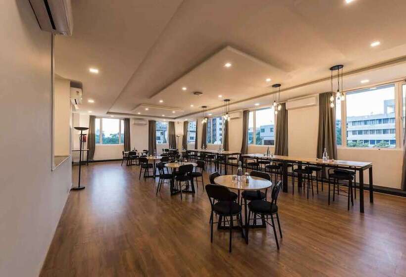 ホテル Dbr Suites