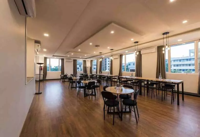 ホテル Dbr Suites