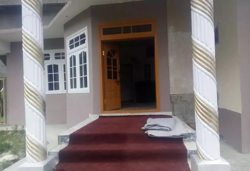 هتل Four Seasons Family Guest House