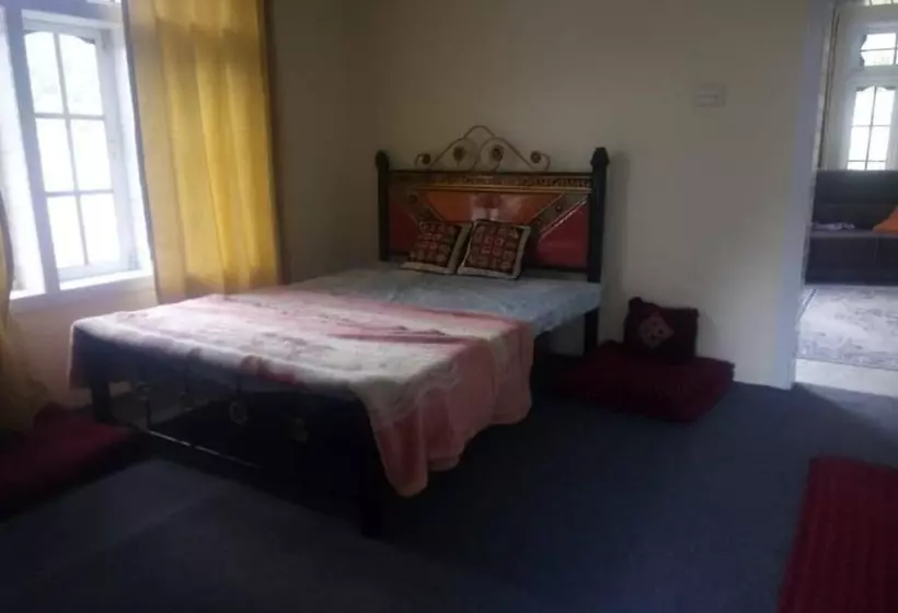هتل Four Seasons Family Guest House