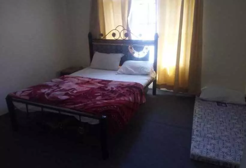 هتل Four Seasons Family Guest House