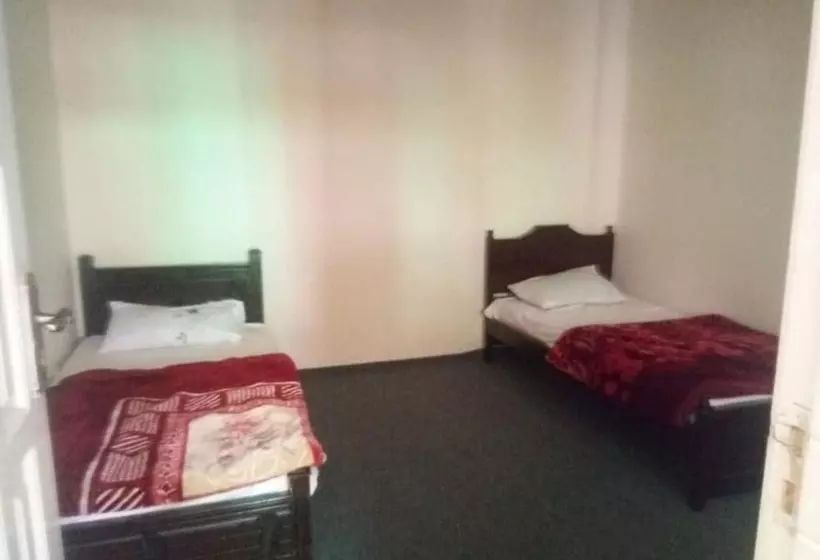 هتل Four Seasons Family Guest House
