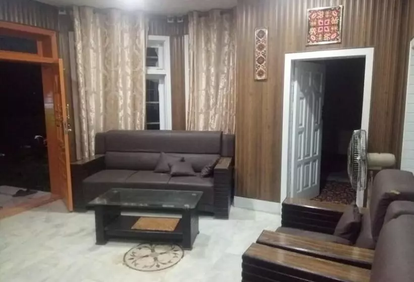 هتل Four Seasons Family Guest House