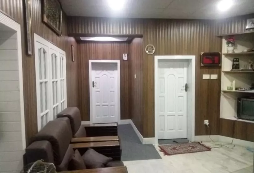 هتل Four Seasons Family Guest House
