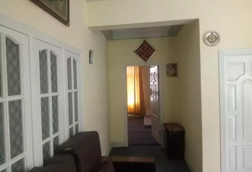 هتل Four Seasons Family Guest House