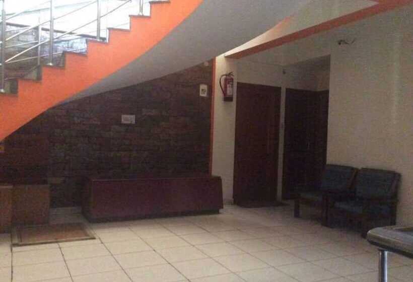 Hotelli Goroomgo Him Plaza Almora