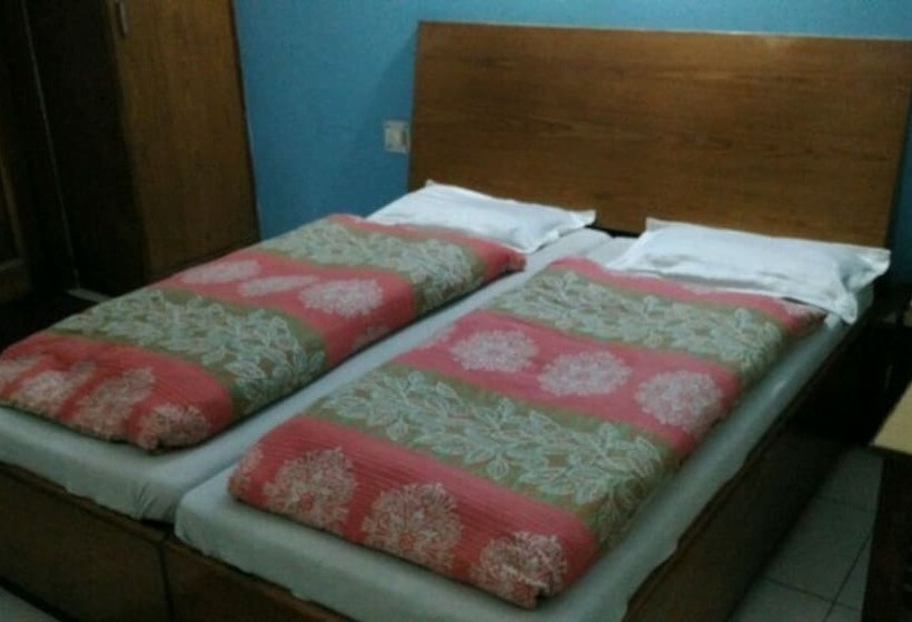 Hotelli Goroomgo Him Plaza Almora