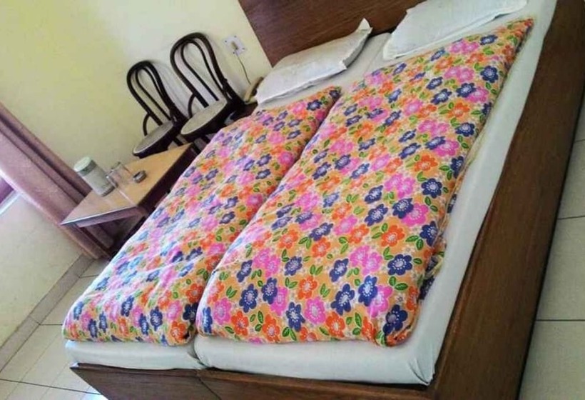 Hotelli Goroomgo Him Plaza Almora