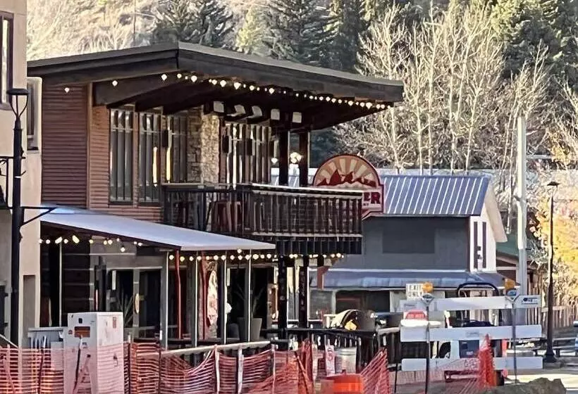 Hotelli Mountain View Lodge