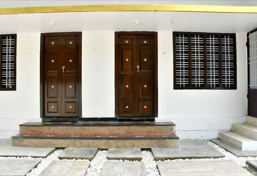 Hotel Rr Heritage Suites