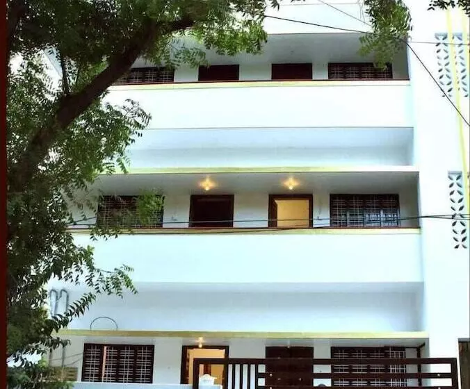 هتل Rr Heritage Suites