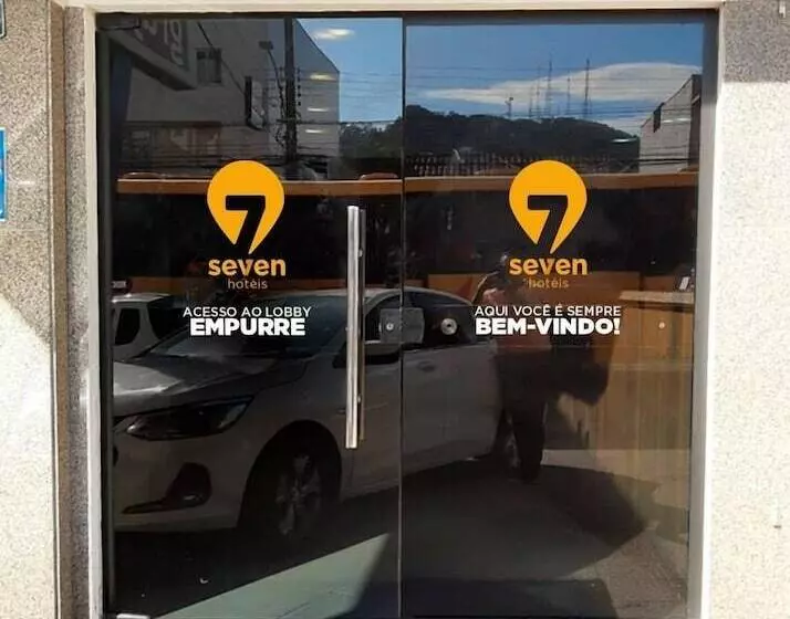 ホテル Seven Hotéis Itajaí