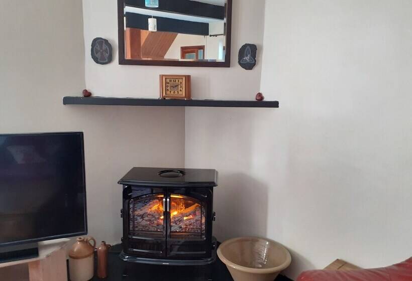 Inviting 3 Bed Cottage Close To Pwllheli