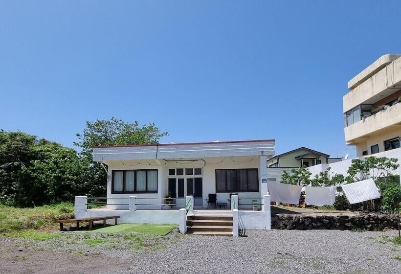 Jeju Gongwoodang Pension