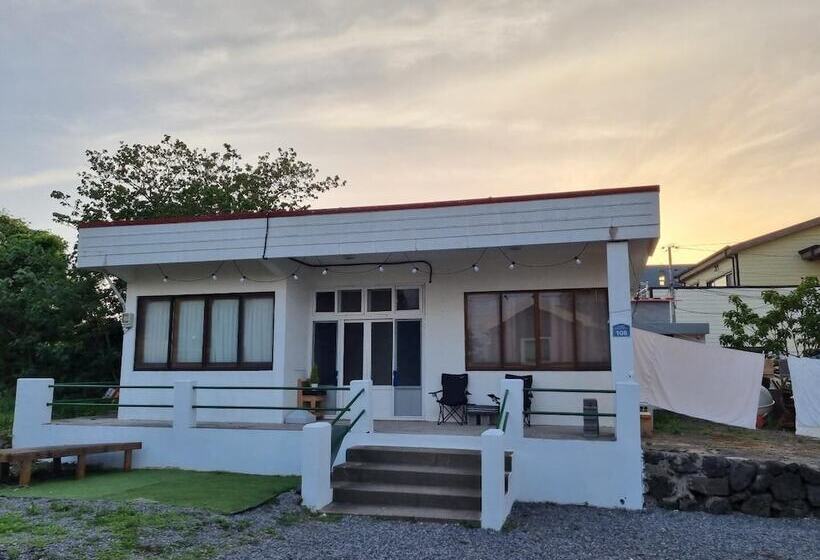 Jeju Gongwoodang Pension