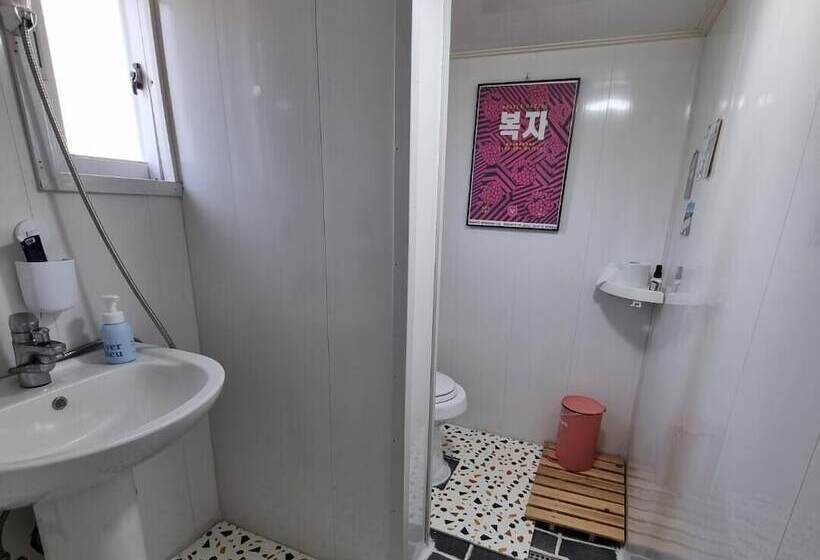 Jeju Gongwoodang Pension