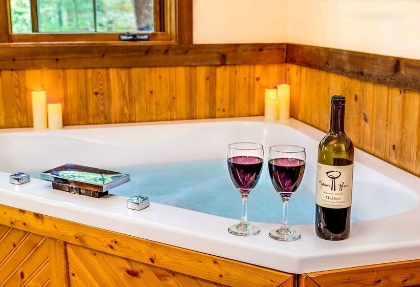 Love Ridge Mountain Lodging