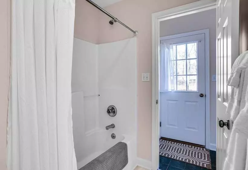 Love Ridge Mountain Lodging