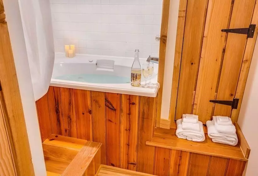 Love Ridge Mountain Lodging