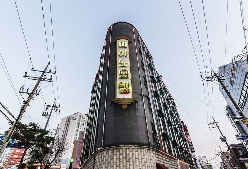 מוטל Suwon Piano