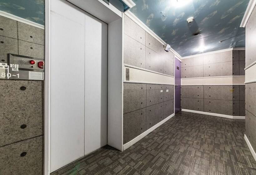 מוטל Suwon Piano