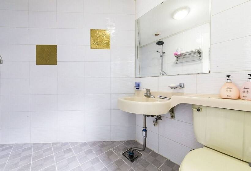 מוטל Suwon Piano