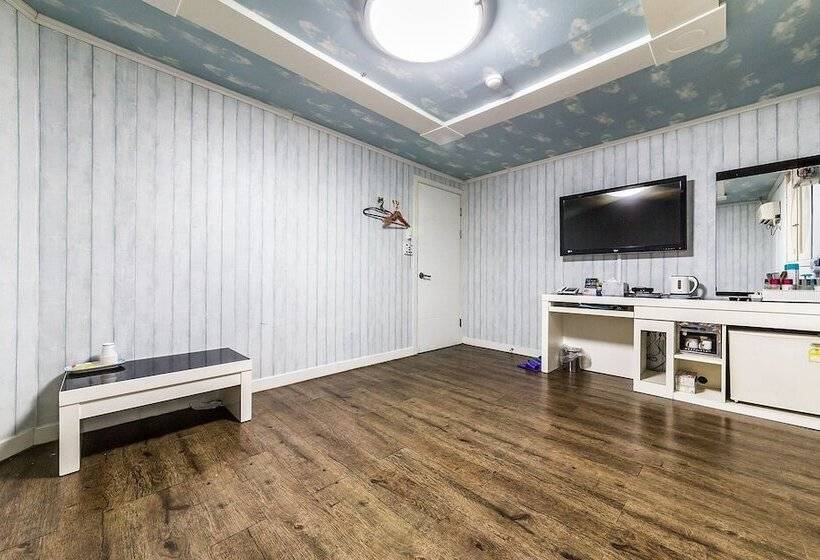 מוטל Suwon Piano